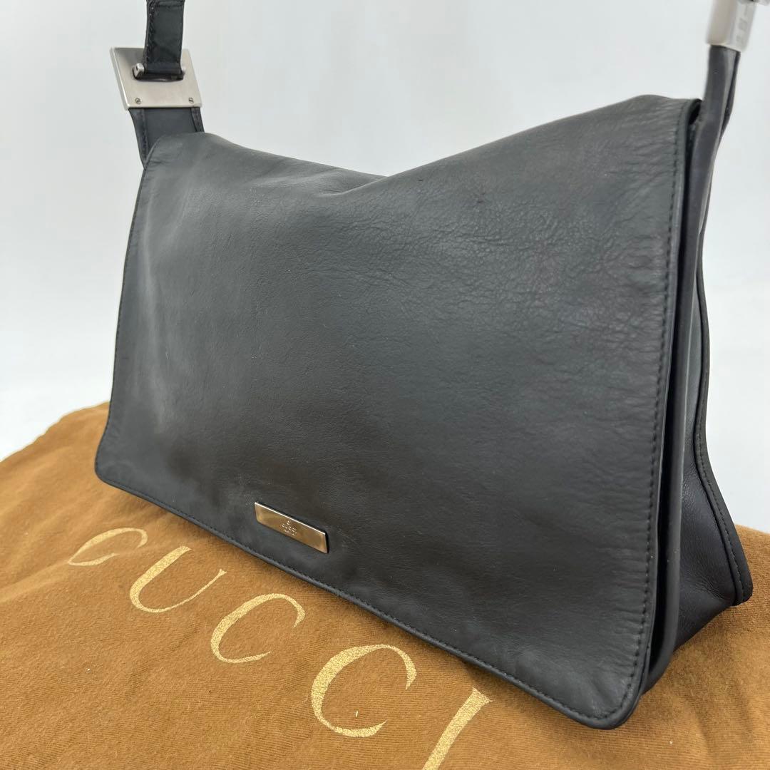 グッチ ショルダーバッグ メッセンジャー 斜めがけ ロゴ金具 ナッパレザー 黒