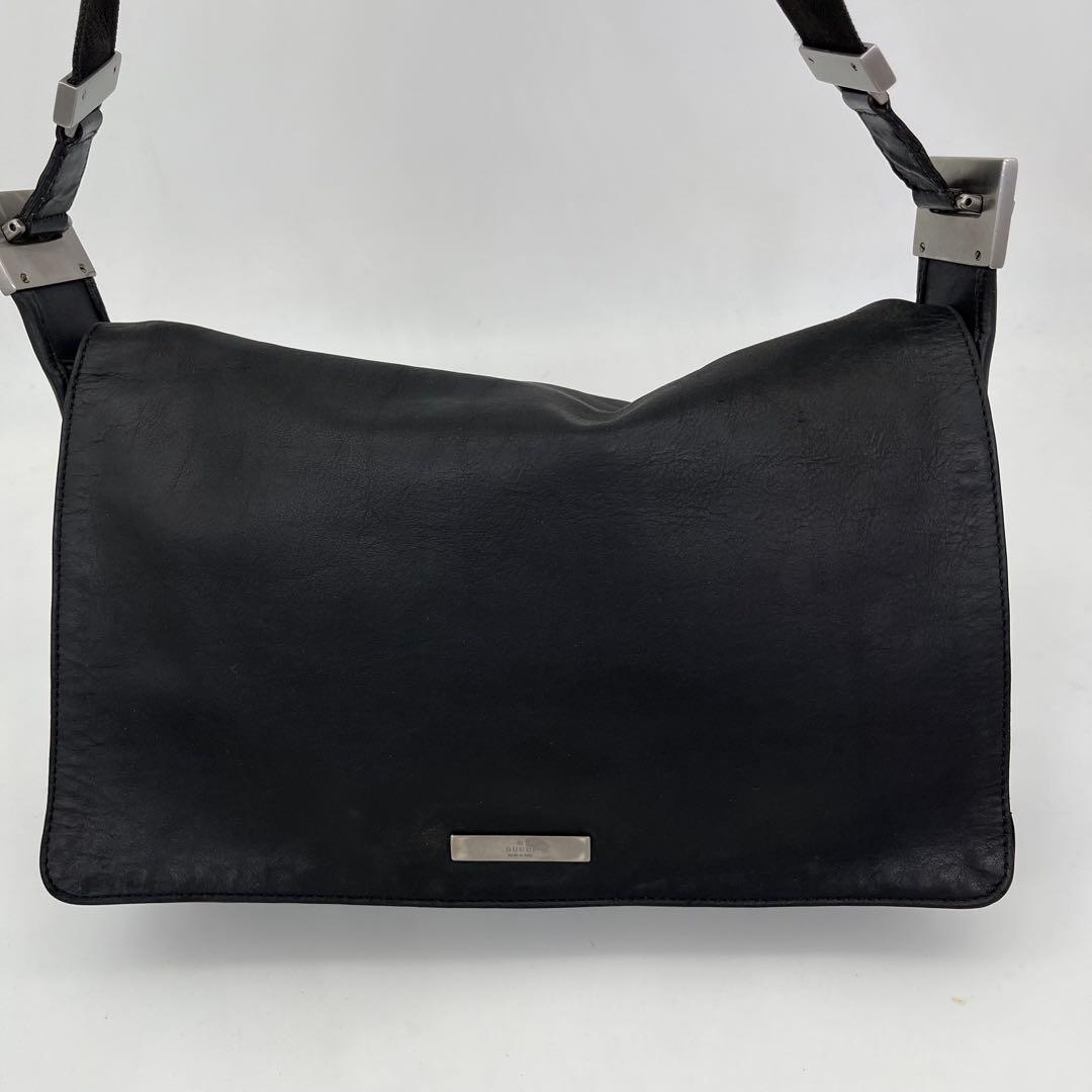 グッチ ショルダーバッグ メッセンジャー 斜めがけ ロゴ金具 ナッパレザー 黒