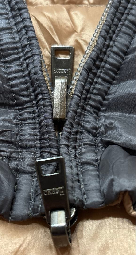 HERNOヘルノリバーシブルダウベストブラック×ライトベェージュイタリア42