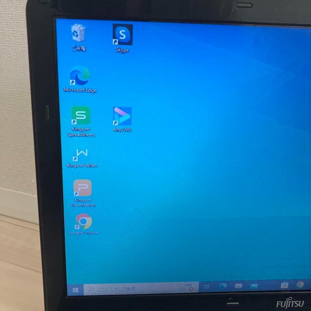【Windows10】ノートパソコン　富士通　おしゃれな赤 マウスつき 大画面