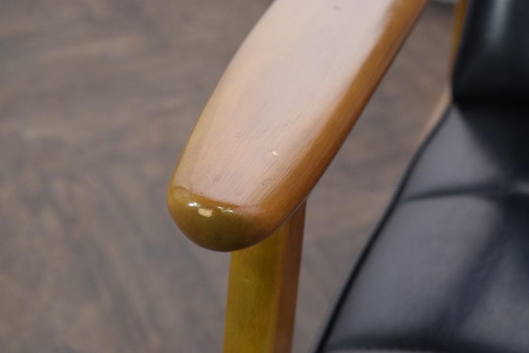 展示品　カリモク60 Kチェア スタンダードブラック　 W36170BW　14A