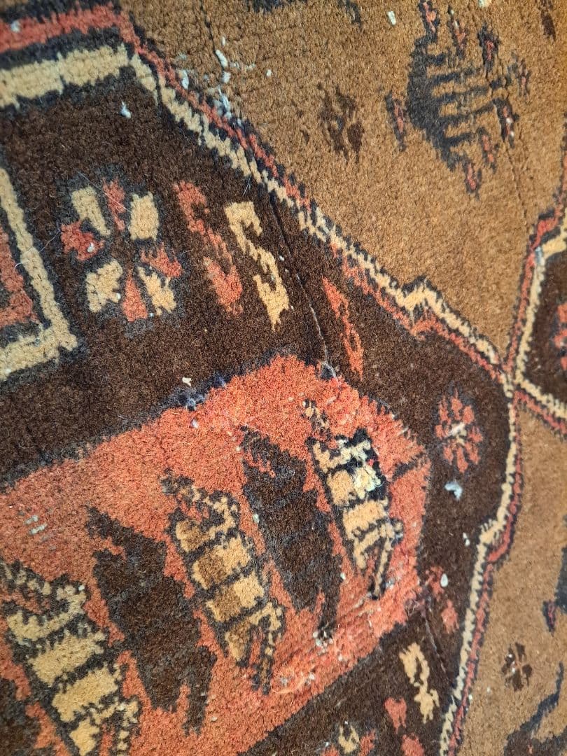 手織り絨毯　トライバルラグ　ヴィンテージラグ　ウール　カーペット　水差し