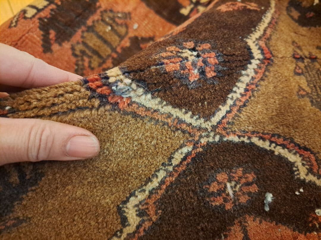 手織り絨毯　トライバルラグ　ヴィンテージラグ　ウール　カーペット　水差し