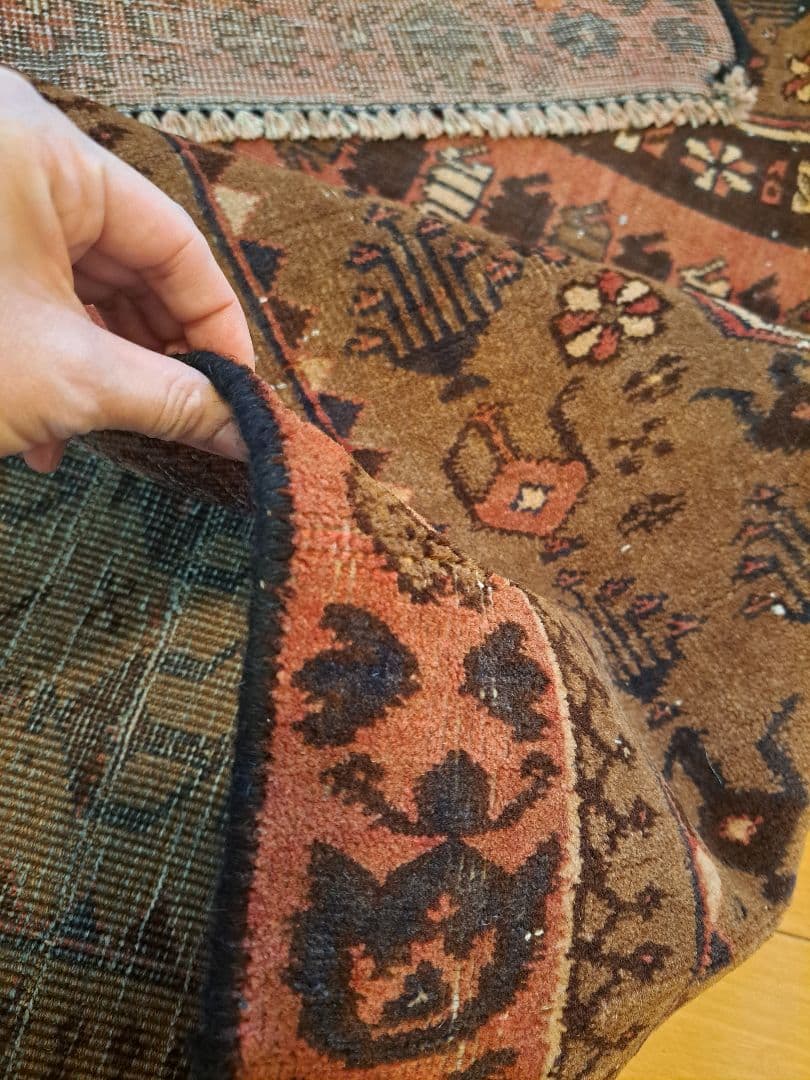 手織り絨毯　トライバルラグ　ヴィンテージラグ　ウール　カーペット　水差し