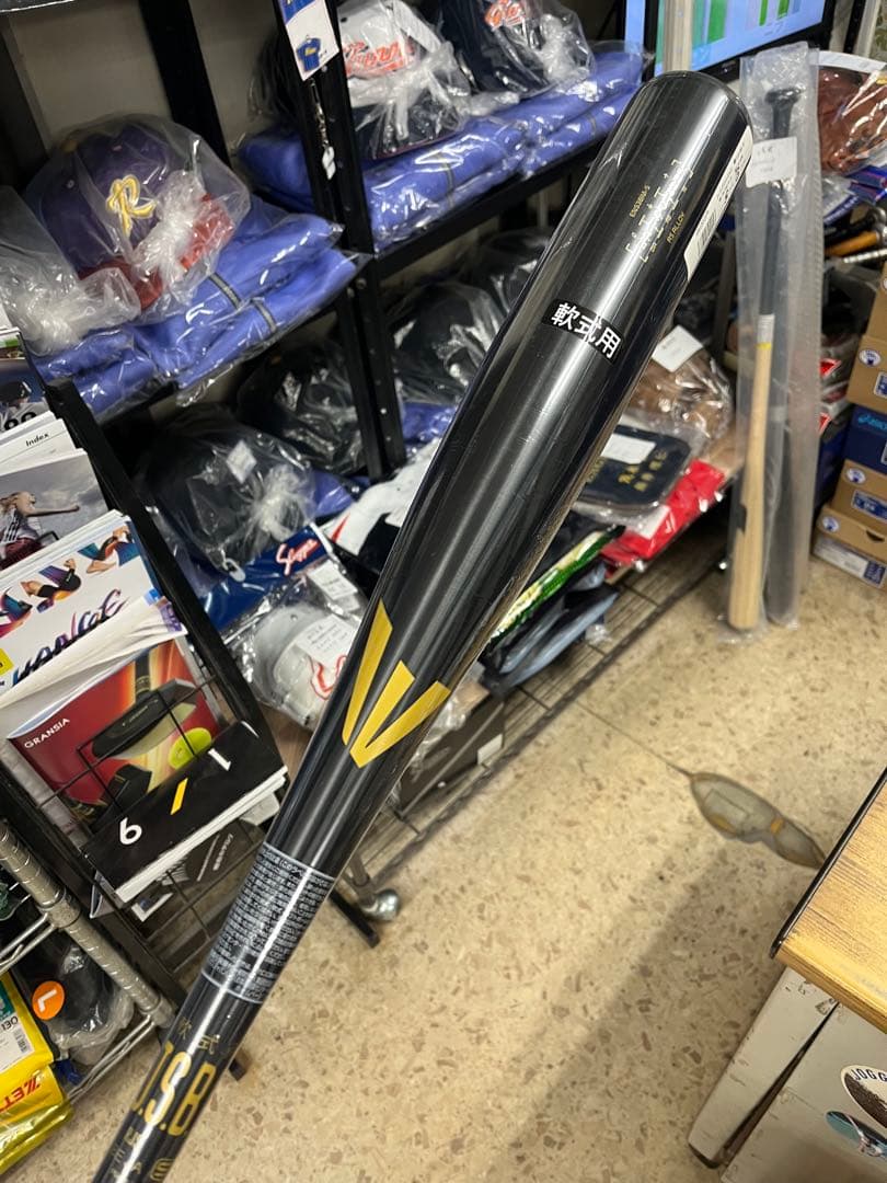 EASTON BLACK Magic 軟式用バット 82cm 720㌘