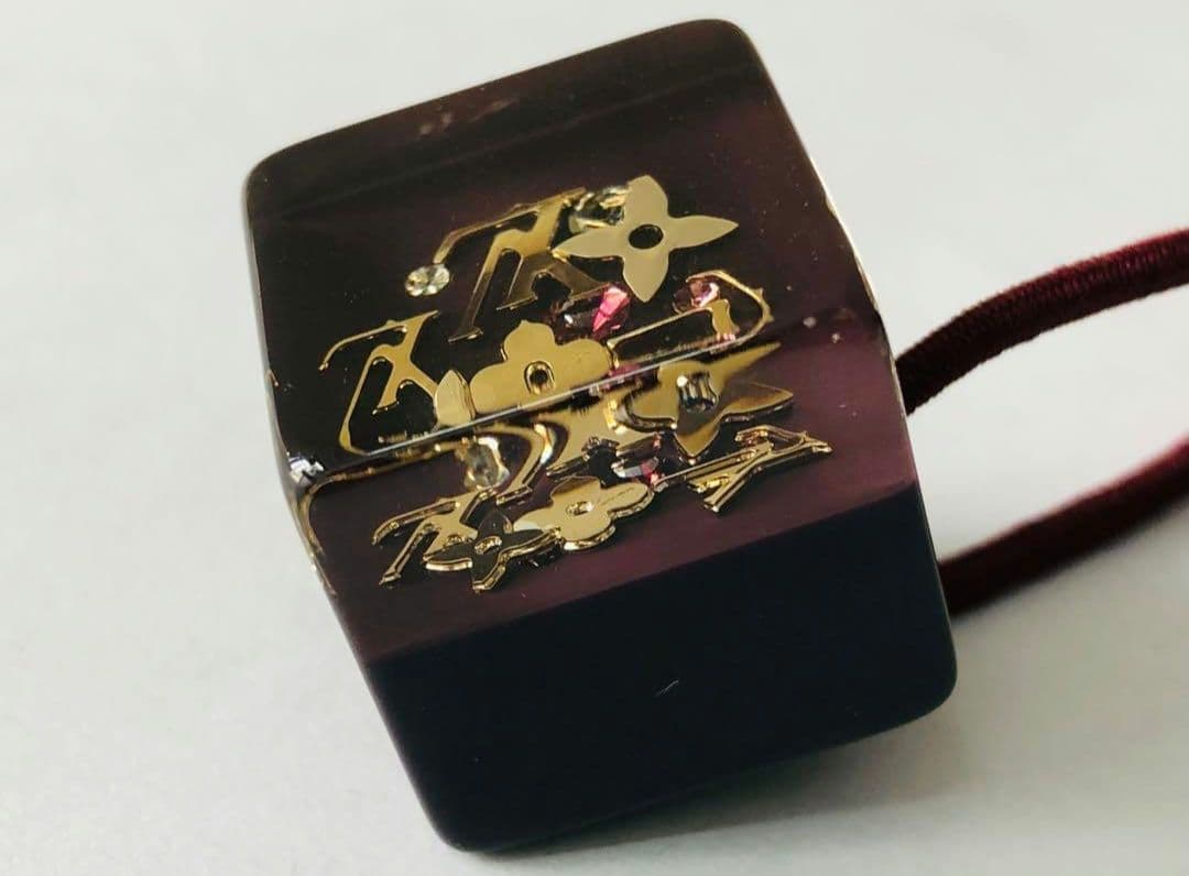 LOUISVUITTON モノグラム キューブ ヘアゴム