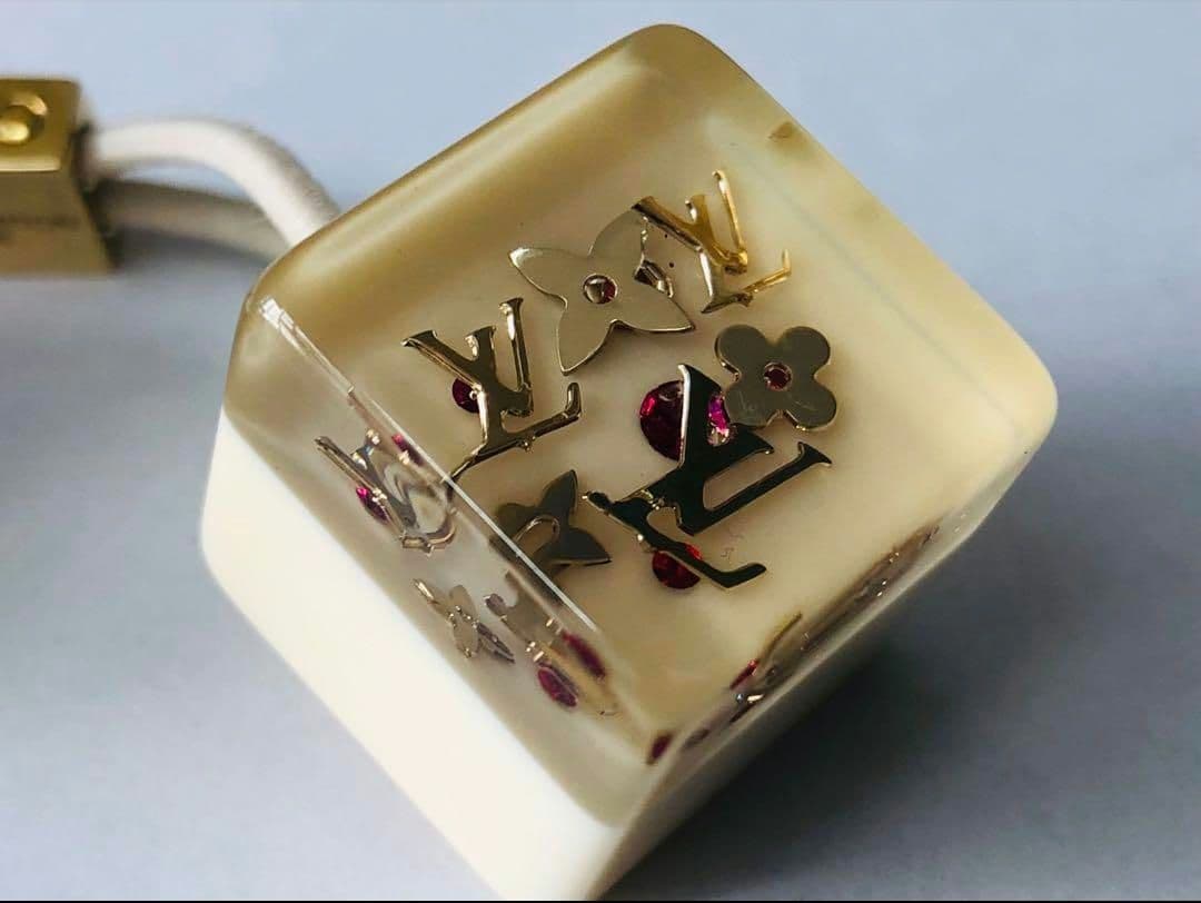 LOUISVUITTON モノグラム キューブ ヘアゴム