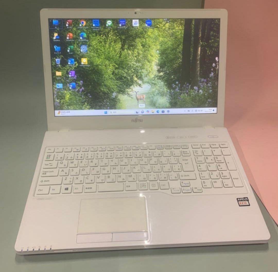 富士通 Windows11 ノートパソコン DVD付き　極美品