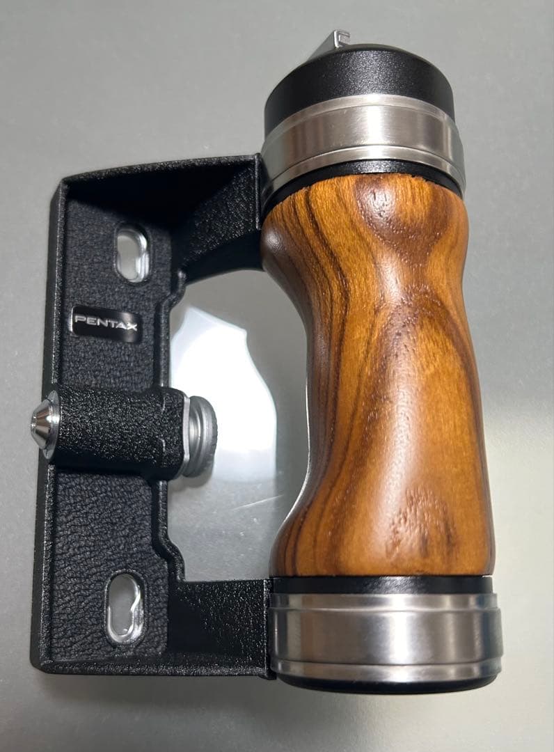 ペンタックス67 ウッドグリップと純正ストラップ