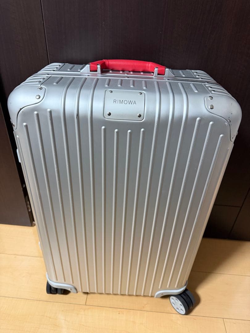 RIMOWA 類似シルバーキャリーケース 4輪