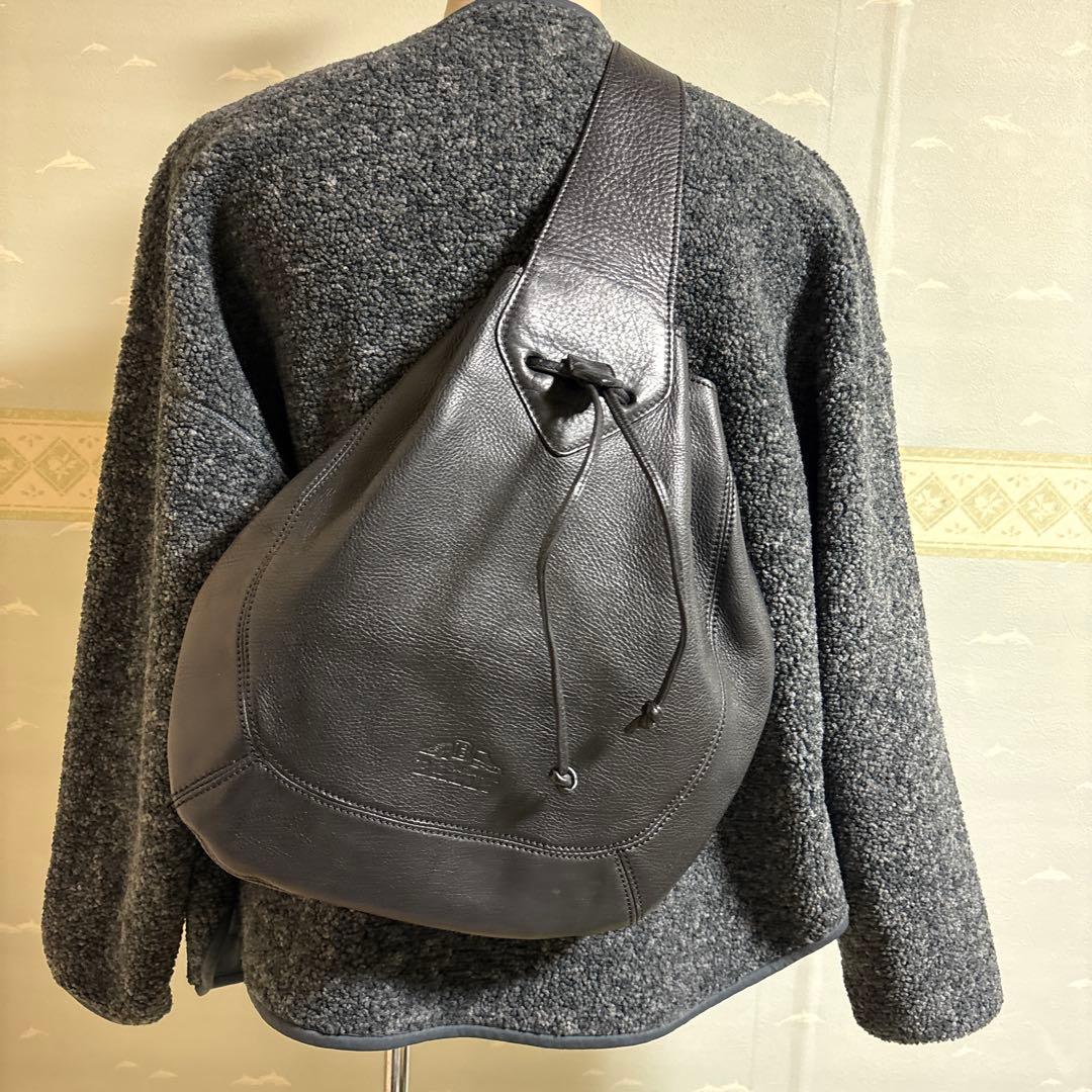 BALLY レザーボディバッグ