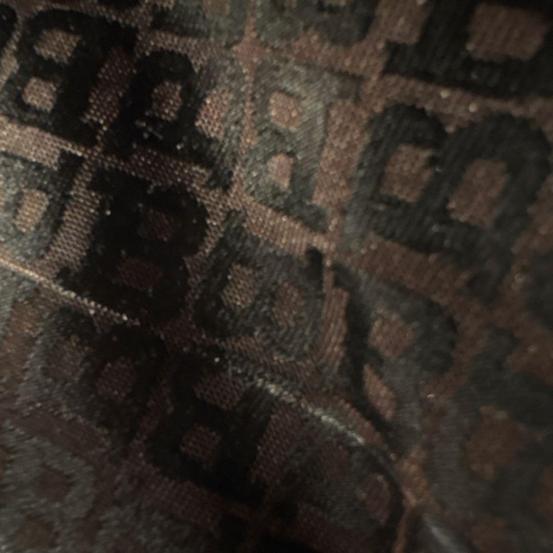 BALLY レザーボディバッグ