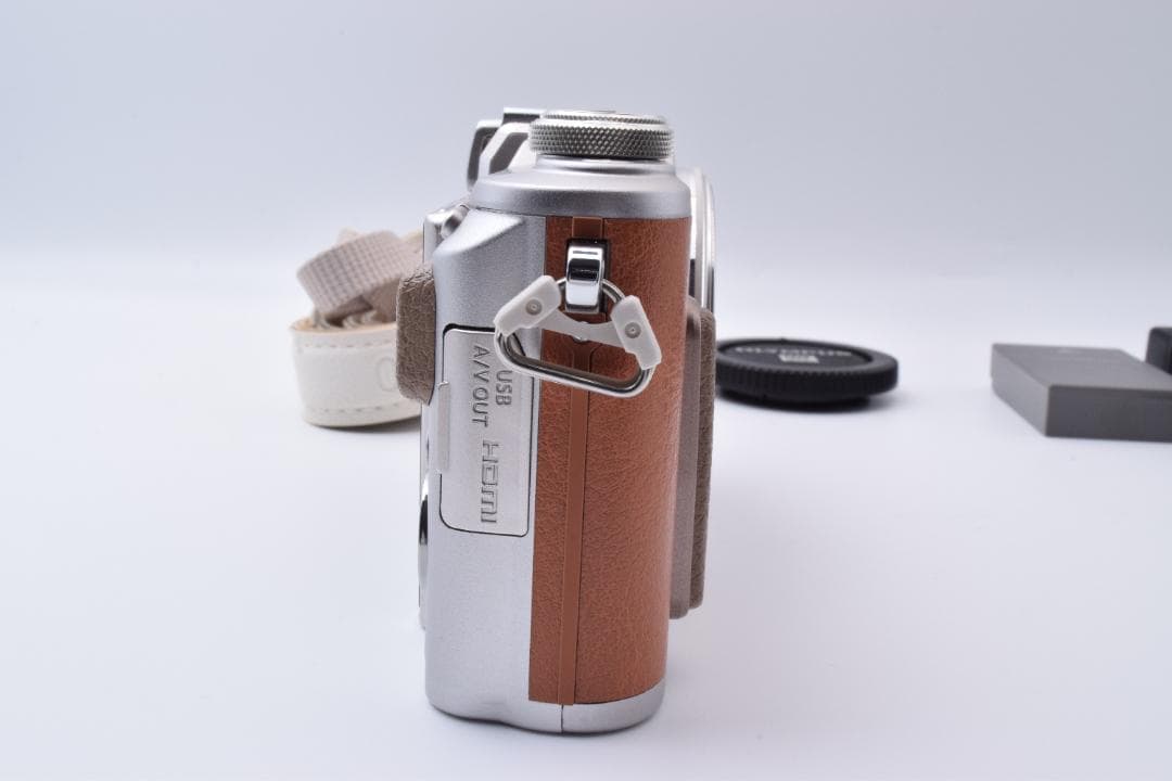 #51a ショット数230 美品 オリンパス PEN E-PL8 ボディ 充電器