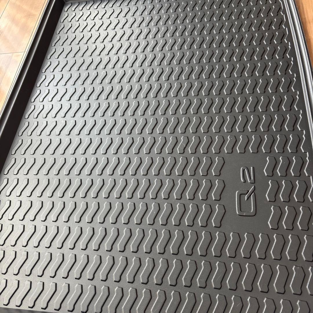 アウディ 純正 ラゲッジトレー Audi Q2