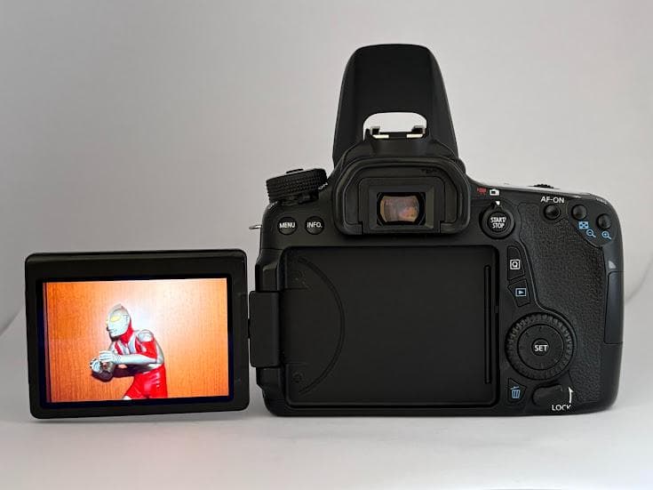 ★極上美品★キヤノン CANON EOS 70D ボディ★バッテリー、充電器付★