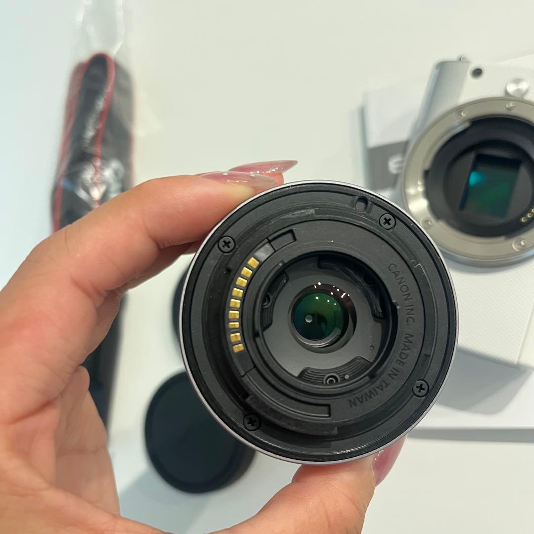 Canon EOS M100 ホワイト レンズ付き　ミラーレス一眼　美品