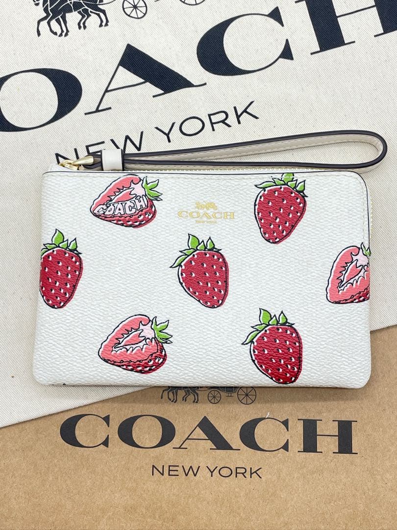 即完売品‼︎【COACH /CBB81】コーナーリストレットストロベリーいちご苺