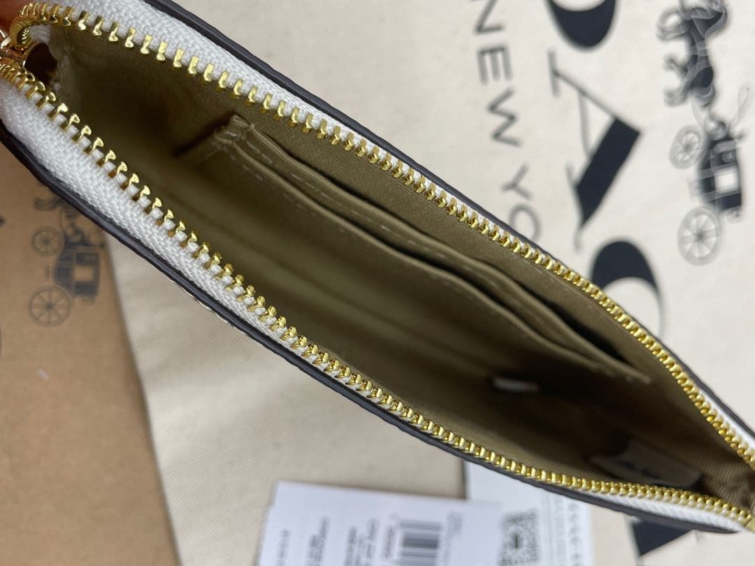 即完売品‼︎【COACH /CBB81】コーナーリストレットストロベリーいちご苺