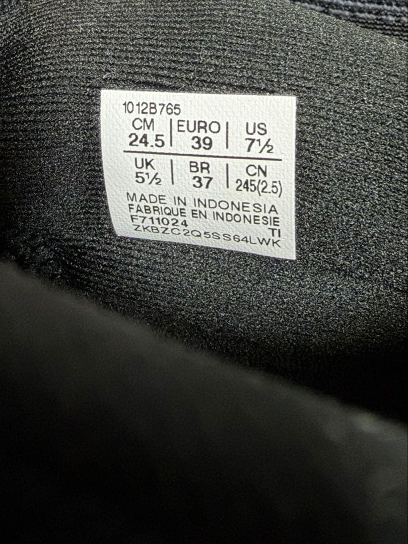 アシックス NOVABLAST 5 24.5cm