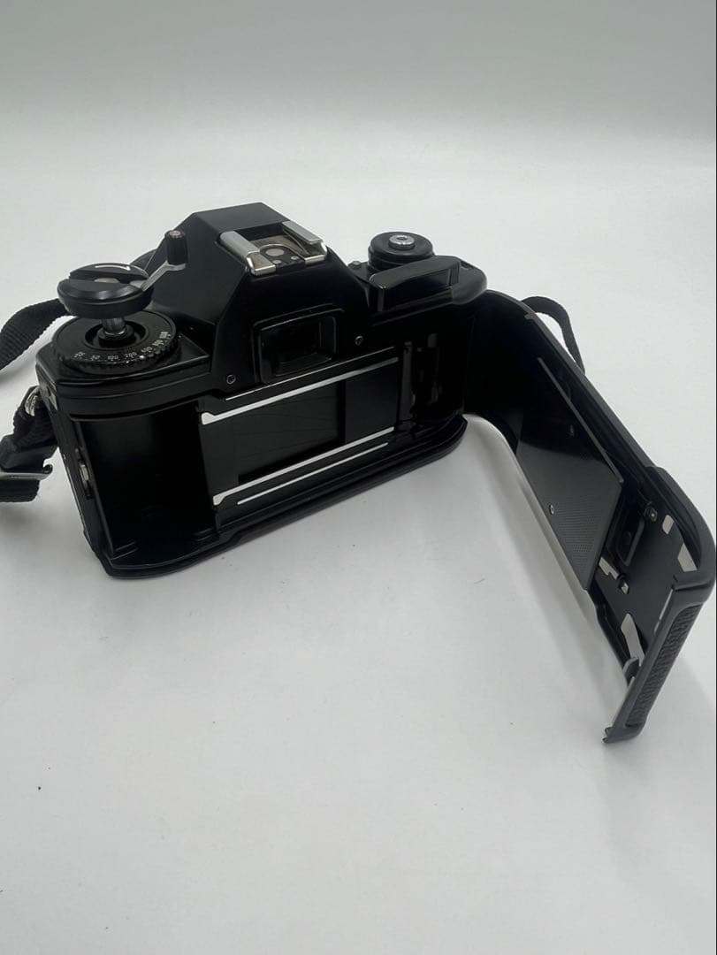 Nikon EM フイルムカメラ　50mm 1:1.8