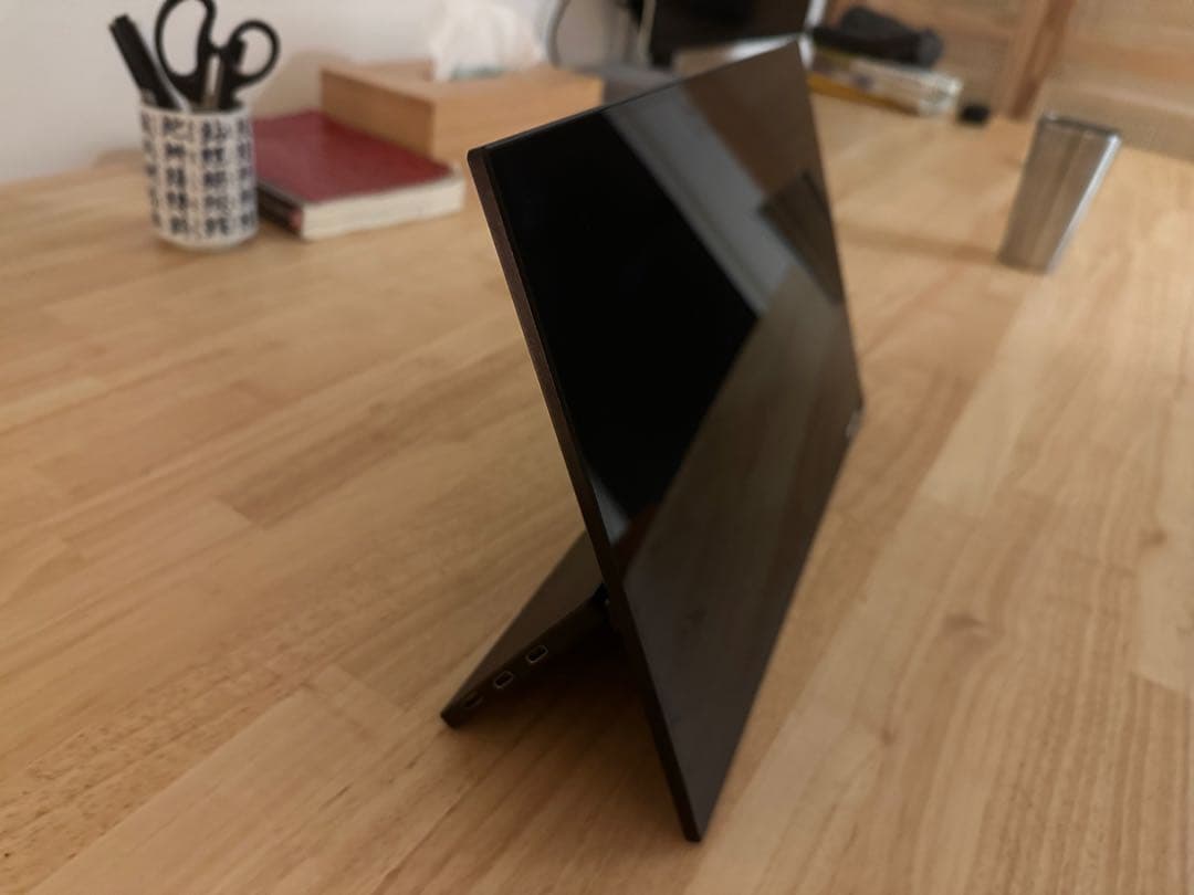 GMKTEC製のポータブルモニター「KD1」