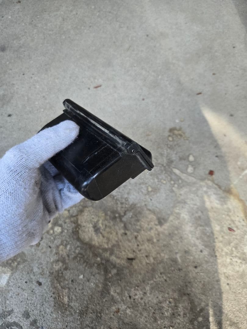 HCR32　黒のプラスチック灰皿