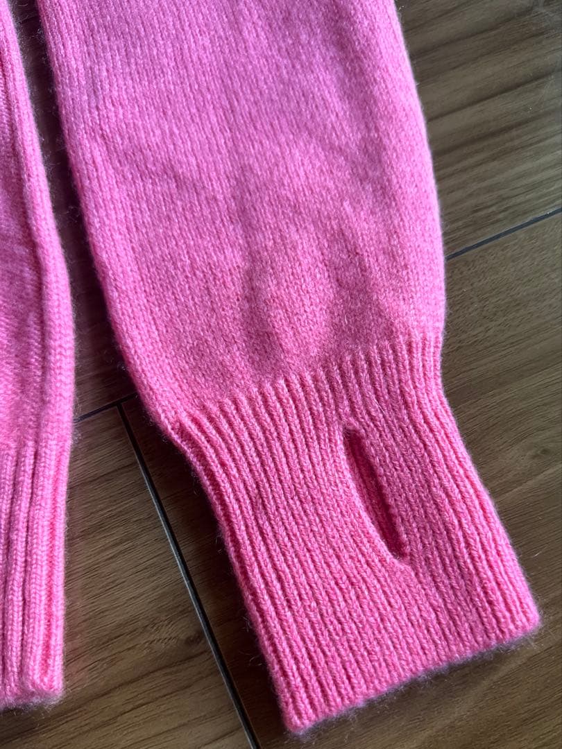 ユニクロ アニヤハインドマーチ ANYA HINDMARCH ピンク セーター