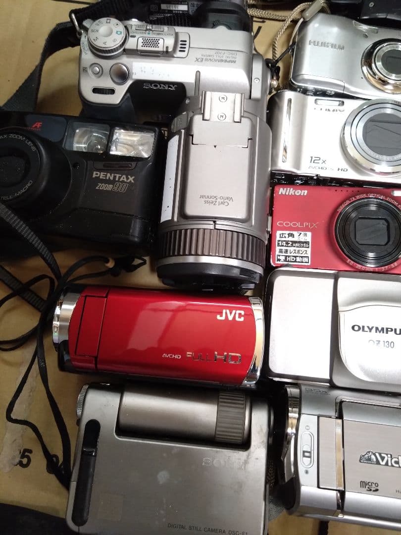 デジタルカメラとビデオカメラのセット
