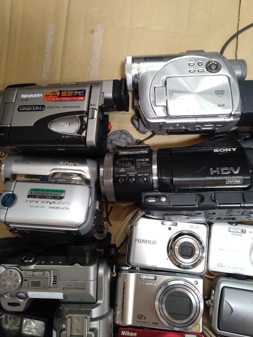 デジタルカメラとビデオカメラのセット