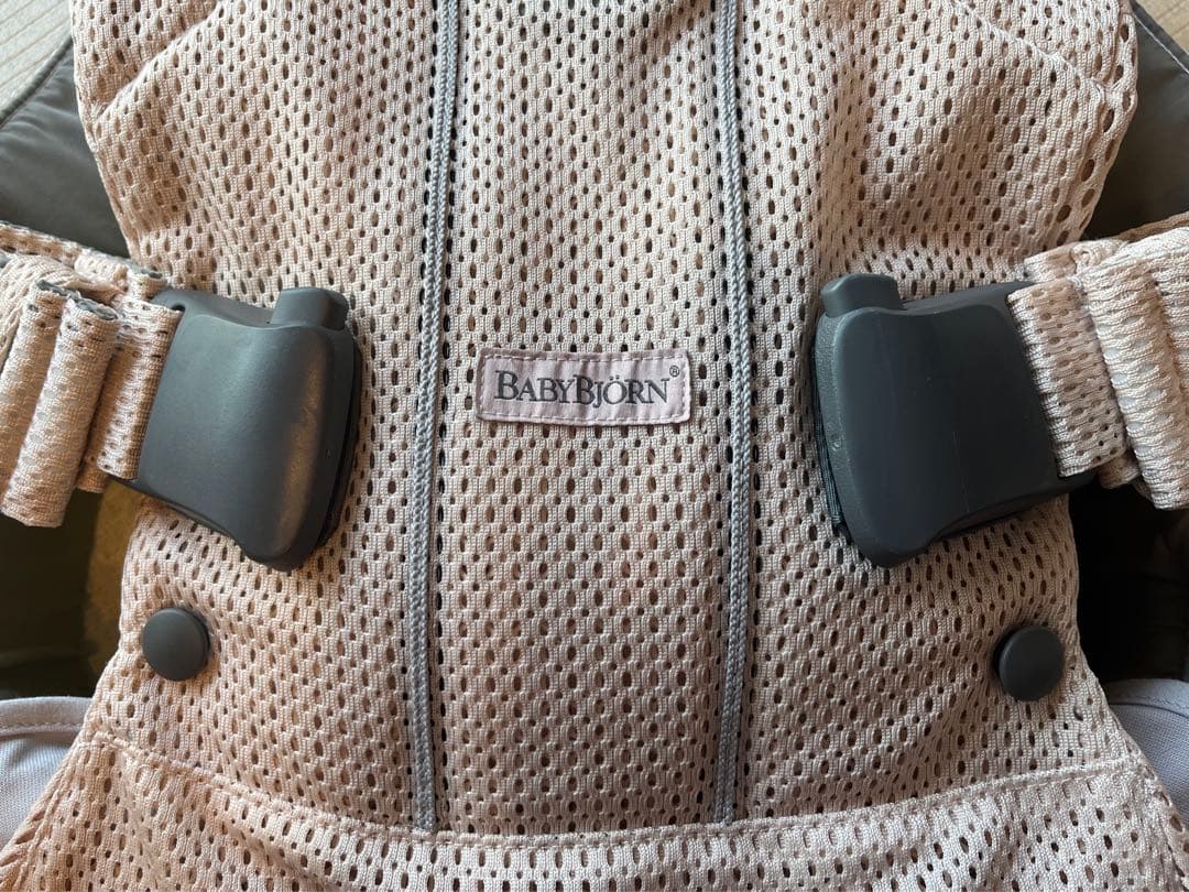 【美品】ベビービョルン 抱っこ紐 ONE KAI Air パーリーピンク