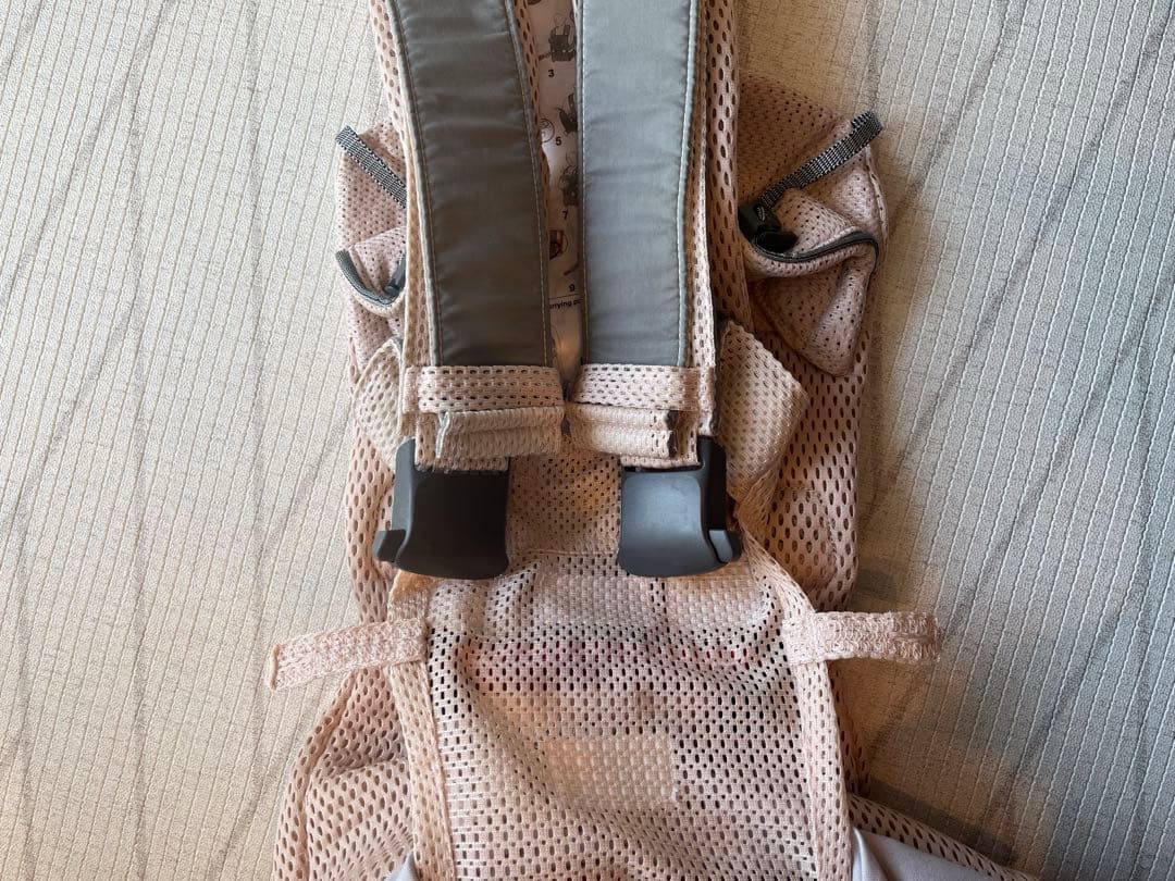 【美品】ベビービョルン 抱っこ紐 ONE KAI Air パーリーピンク