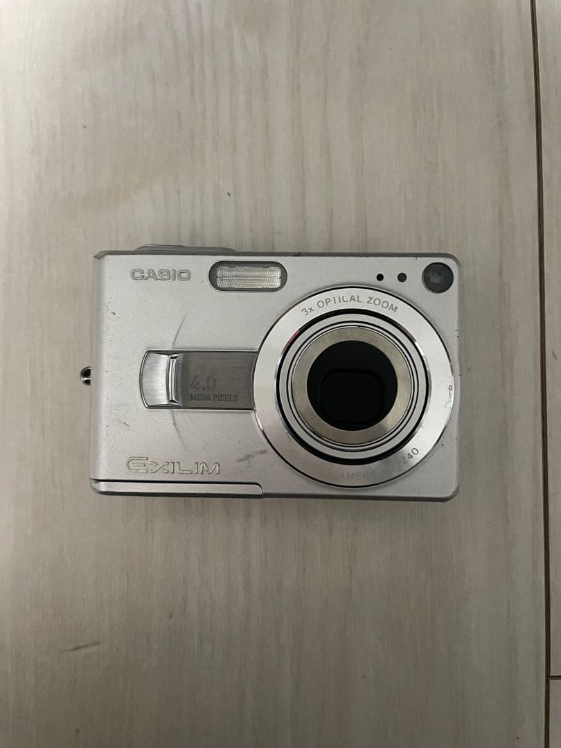 CASIO EXILIM 4.0メガピクセル コンパクトカメラ　デジカメ