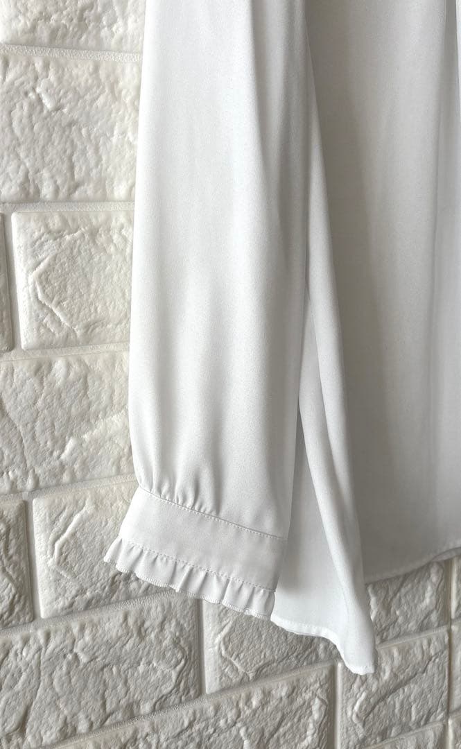 2025年２月購入　23区バックサテンアムンゼン スタンドフリル ブラウス　38