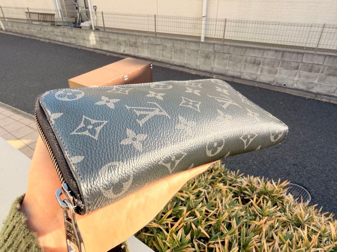 ルイヴィトン モノグラムエクリプス ジッピーウォレット ヴェルティカル ブラック