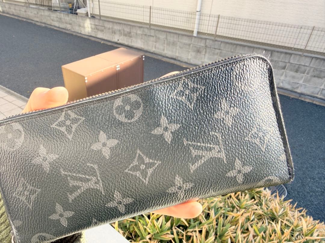 ルイヴィトン モノグラムエクリプス ジッピーウォレット ヴェルティカル ブラック