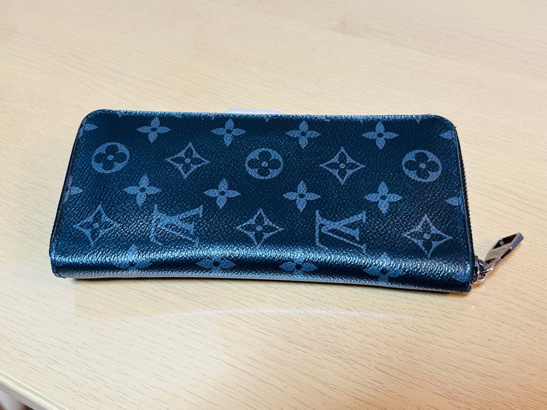 ルイヴィトン モノグラムエクリプス ジッピーウォレット ヴェルティカル ブラック