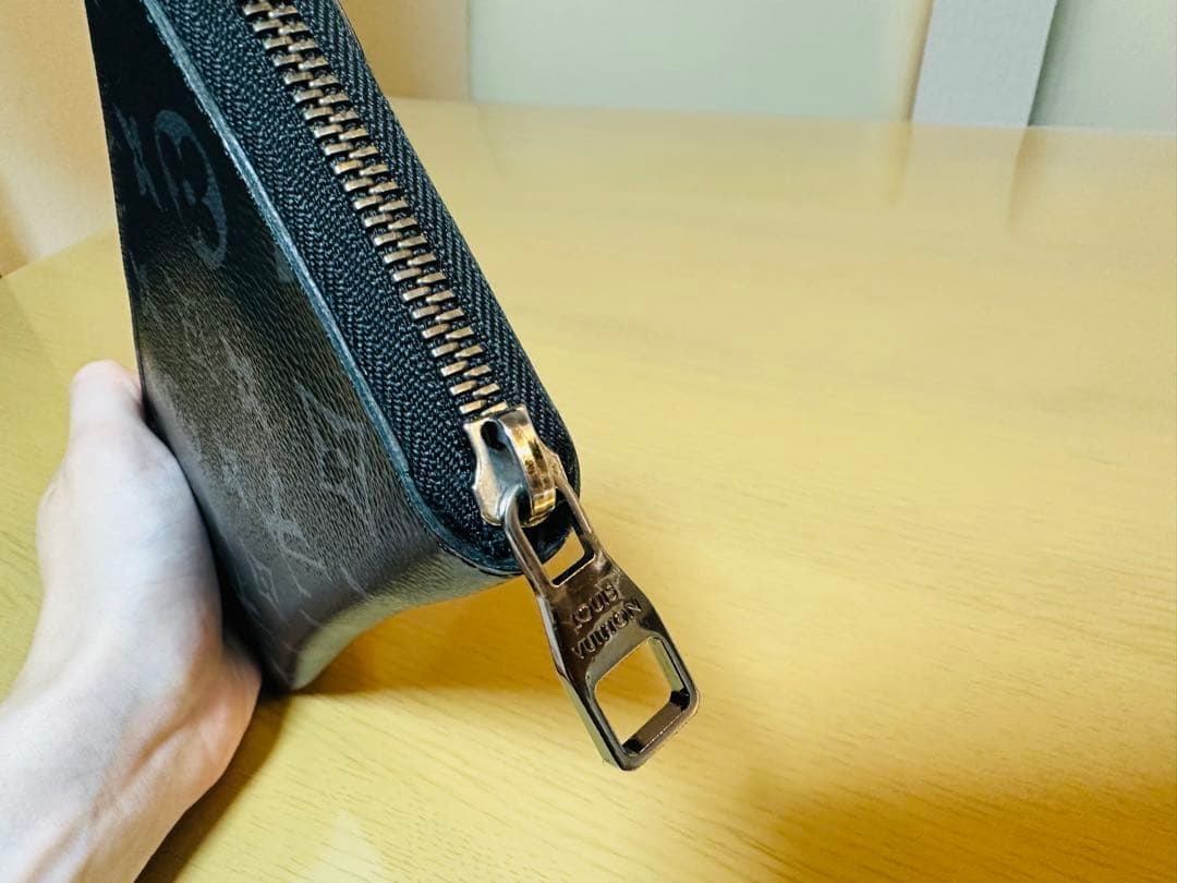 ルイヴィトン モノグラムエクリプス ジッピーウォレット ヴェルティカル ブラック