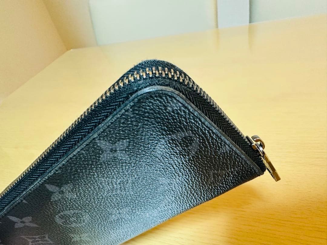 ルイヴィトン モノグラムエクリプス ジッピーウォレット ヴェルティカル ブラック