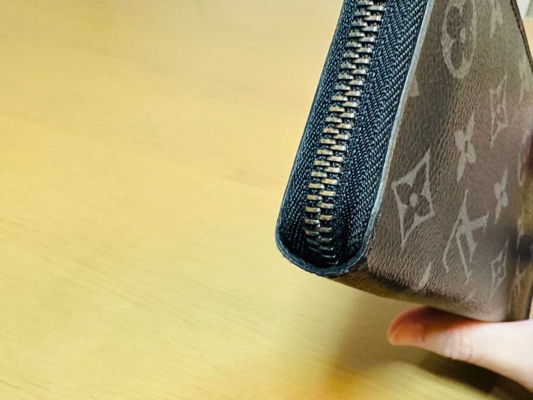 ルイヴィトン モノグラムエクリプス ジッピーウォレット ヴェルティカル ブラック