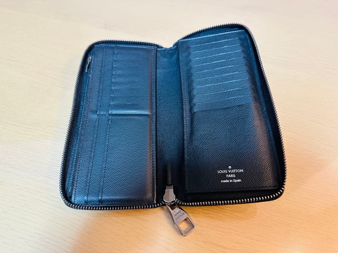 ルイヴィトン モノグラムエクリプス ジッピーウォレット ヴェルティカル ブラック