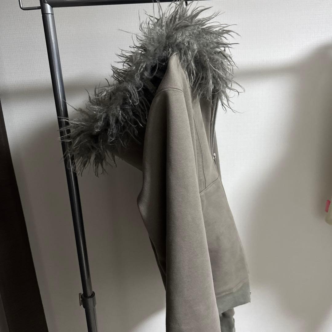 グレー ファー付きジップアップパーカー ブランドはJentLouis