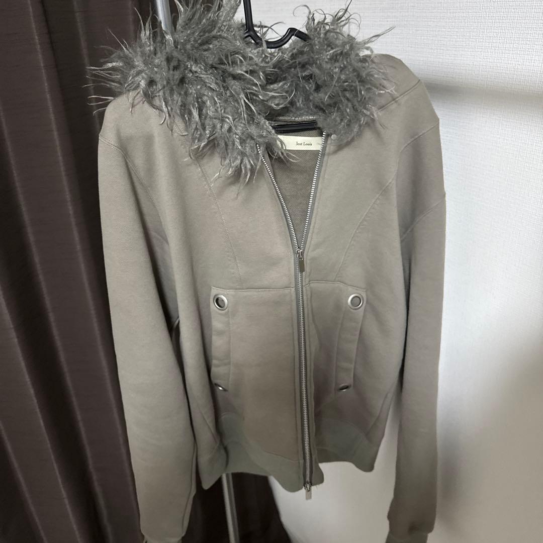 グレー ファー付きジップアップパーカー ブランドはJentLouis