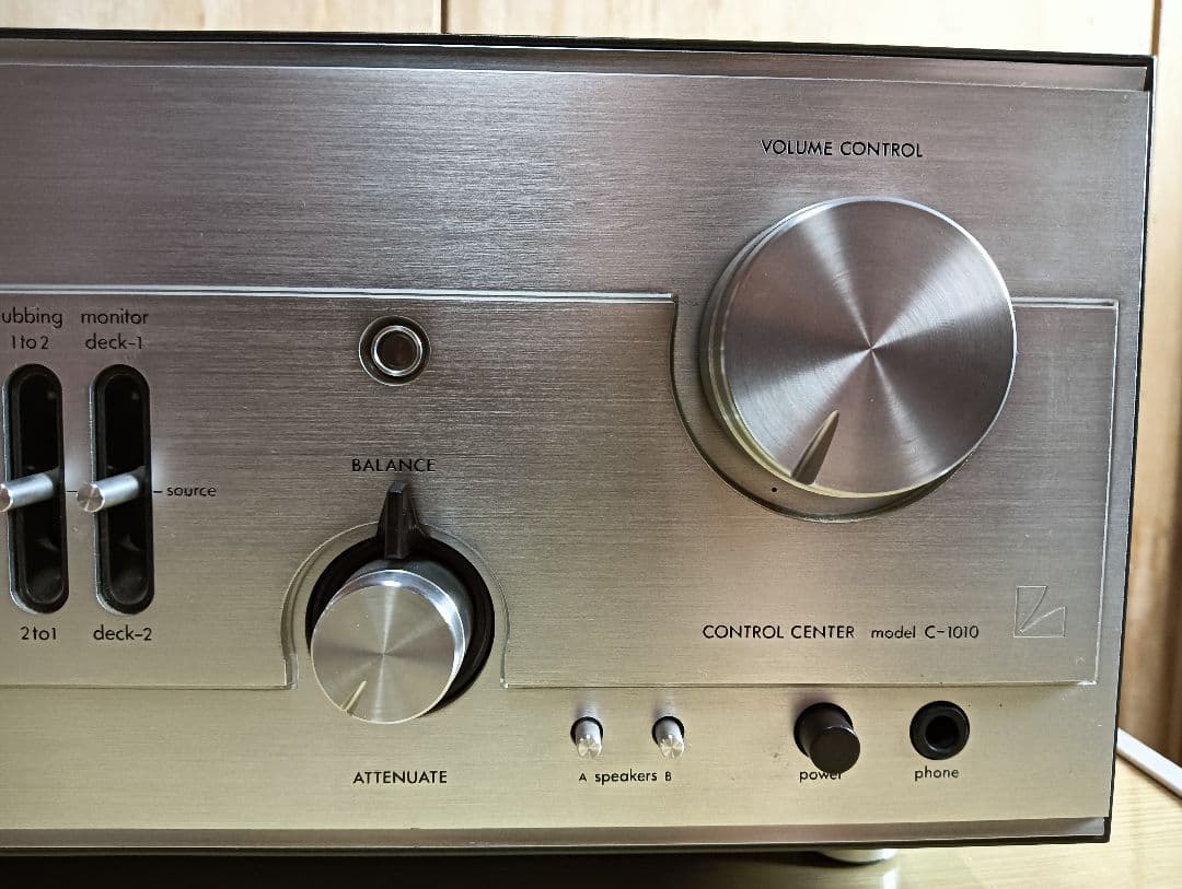 【動作品】LUXMANコントロールアンプ C-1010 ラックスマンプリアンプ