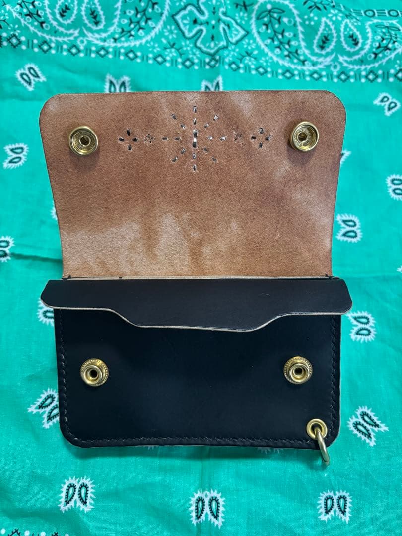 ミドルトラッカーウォレット　三層　ハンドメイド　ヌメ革　　 丘染め　スタッズ