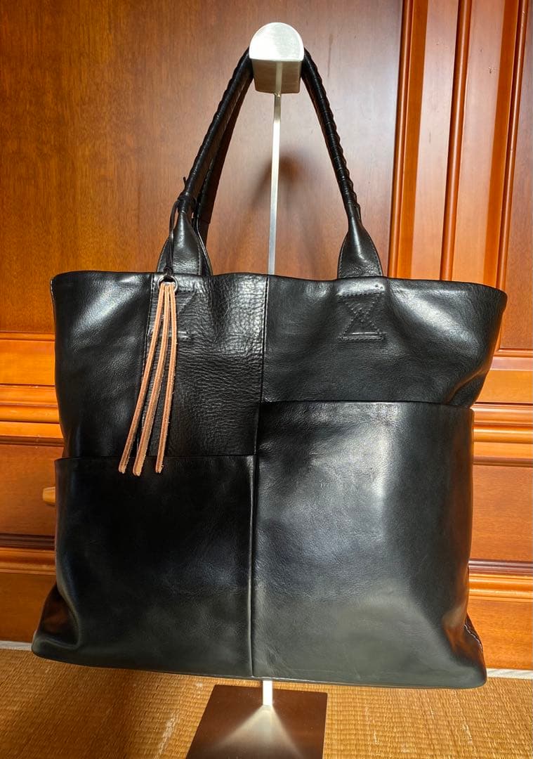 コーネリアンタウラス　トートバッグ　ブラック　美品