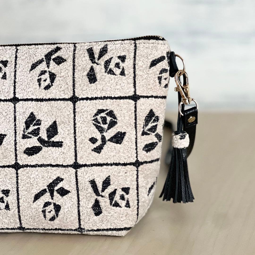 Lulu small beigeショルダーバッグMB510-091