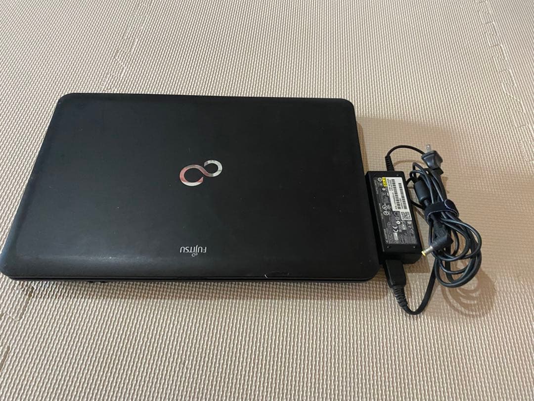 富士通　ノートパソコン