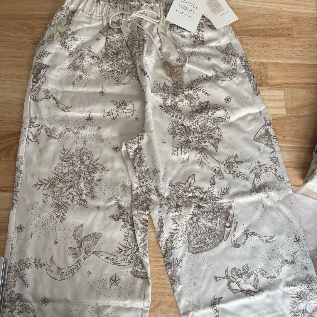 snidel  パジャマ　新品未使用　長袖長ズボン