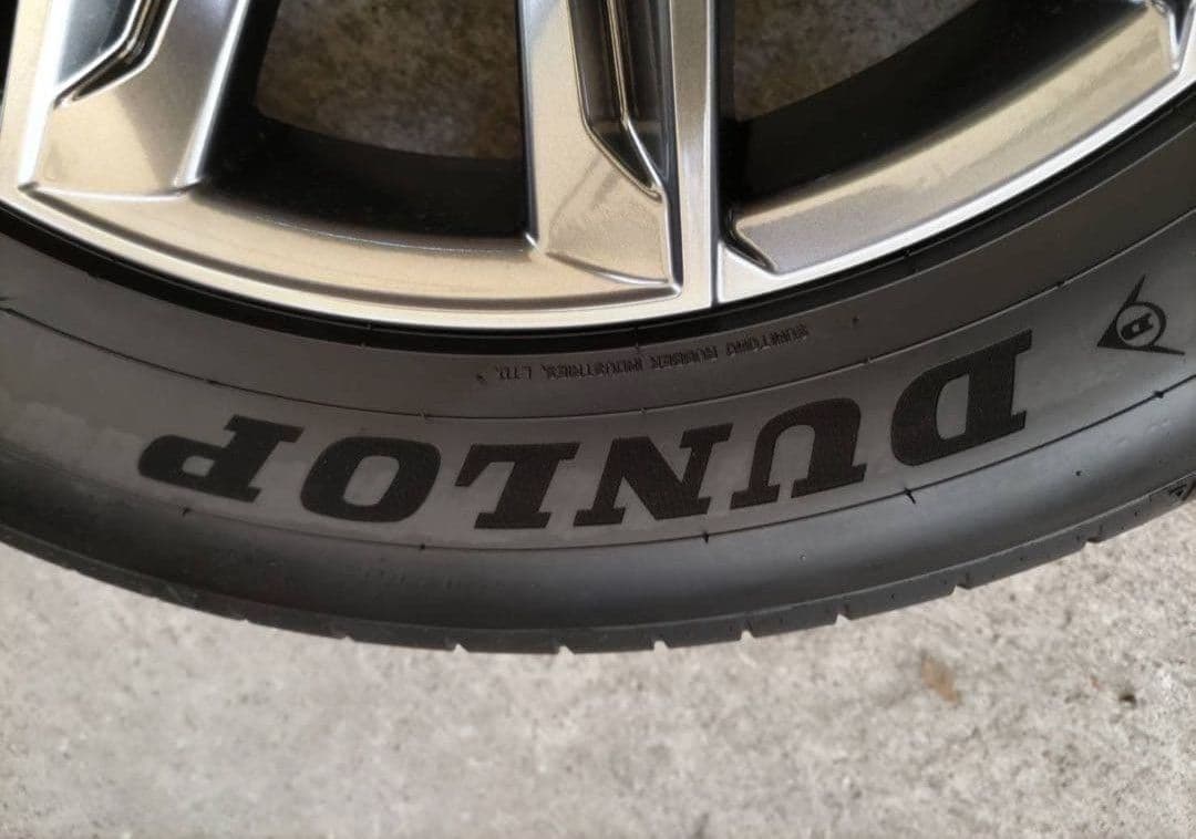 は*し様 レクサス　LBX　リラックス　純正18インチ　タイヤホイール　新車外し