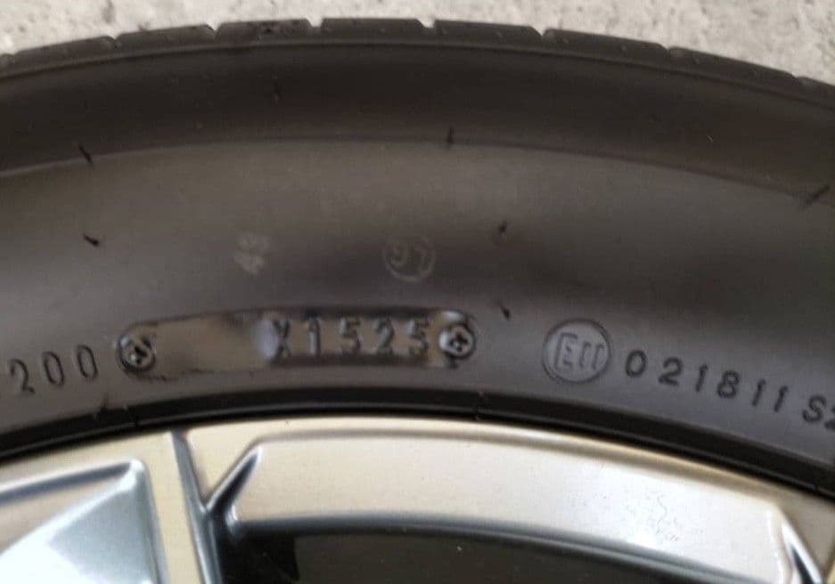 は*し様 レクサス　LBX　リラックス　純正18インチ　タイヤホイール　新車外し